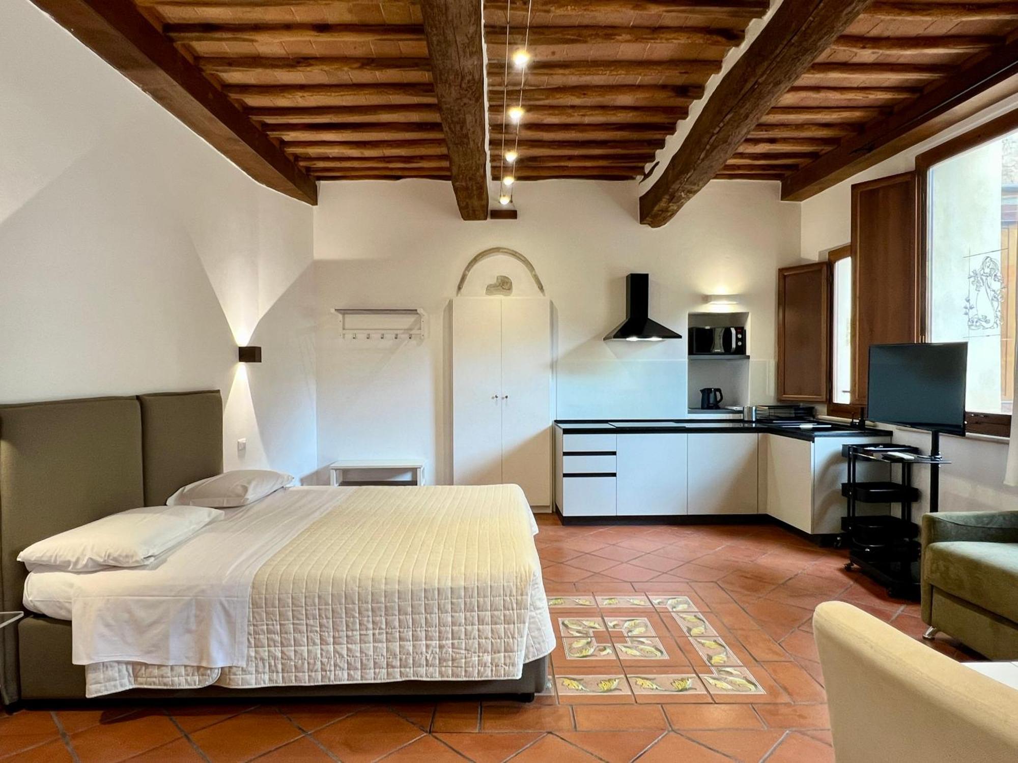 Regis Apartahotel 2*